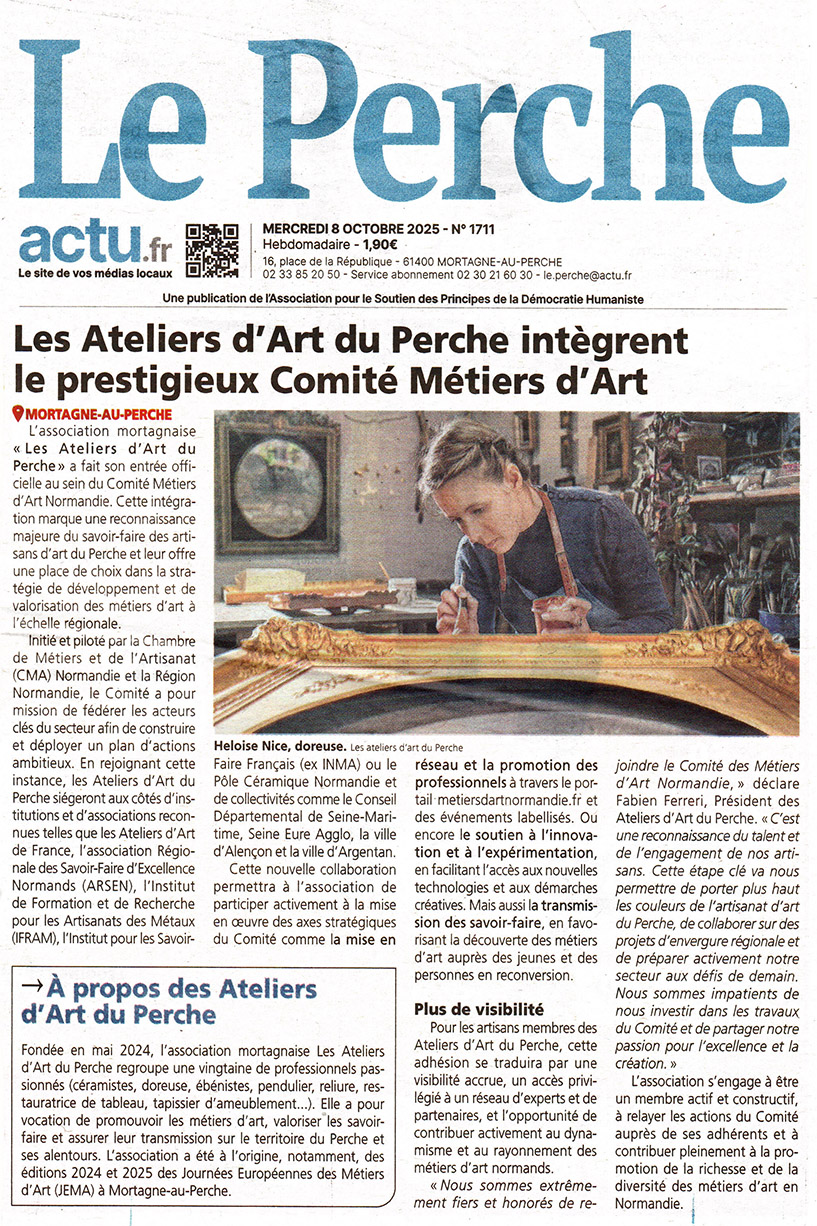 Le Perche 8_10_25_small Arnaud Fouassier, l’un des dix poseurs Zuber au monde, a enthousiasmé les jeunes. ©JM